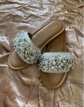 Clustered pearl flats